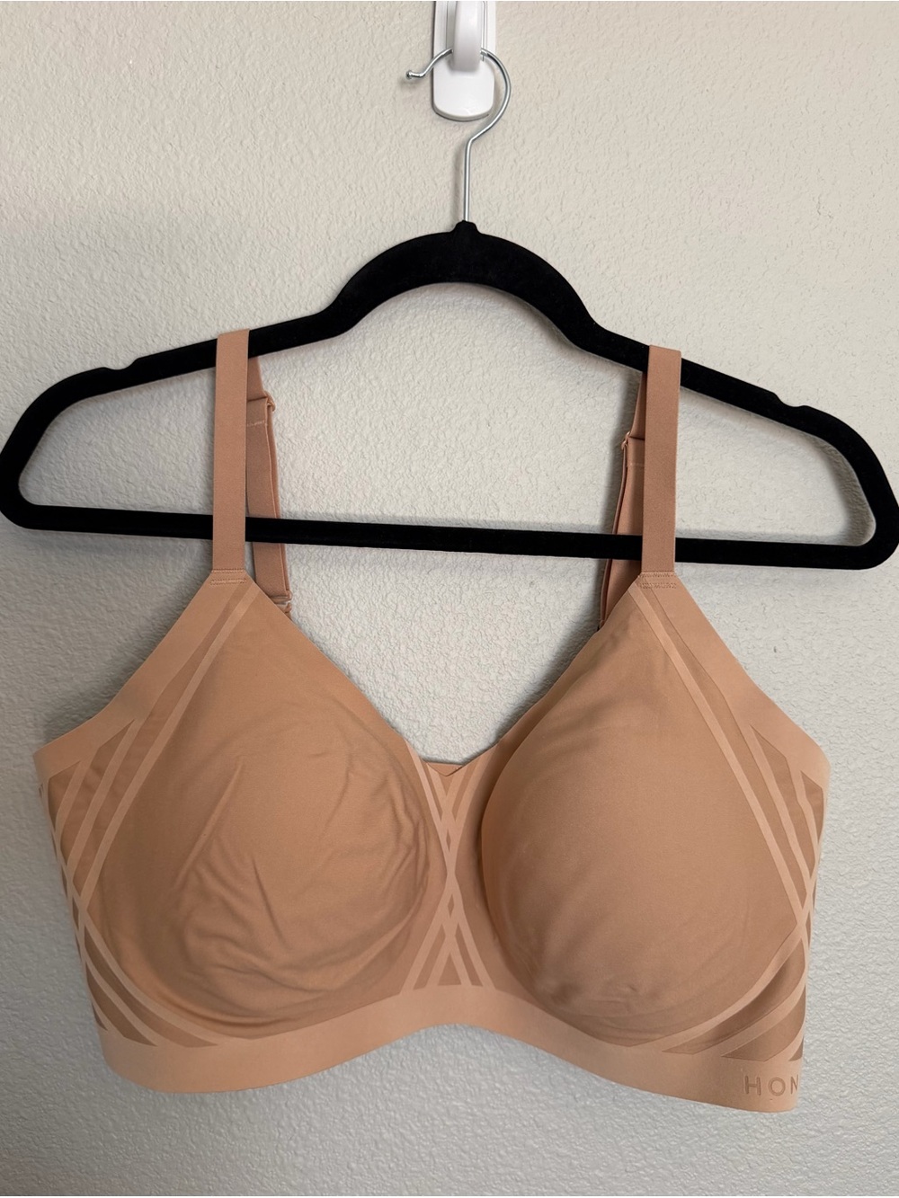 Honeylove Silhouette Wireless Crossover Bra Size 42C/D Sand